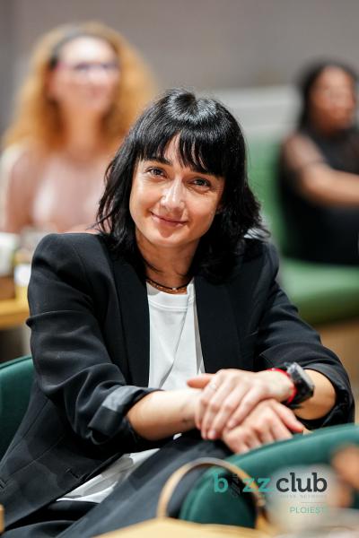 Nicoleta Burlacu și S.C. ARTSANI COM S.R.L: Lider în Marketing pentru Materiale de Construcții